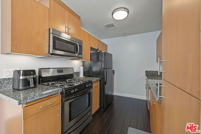 2864 Sunset Place 407, Los Angeles, CA 90005 — photo 15 of 30