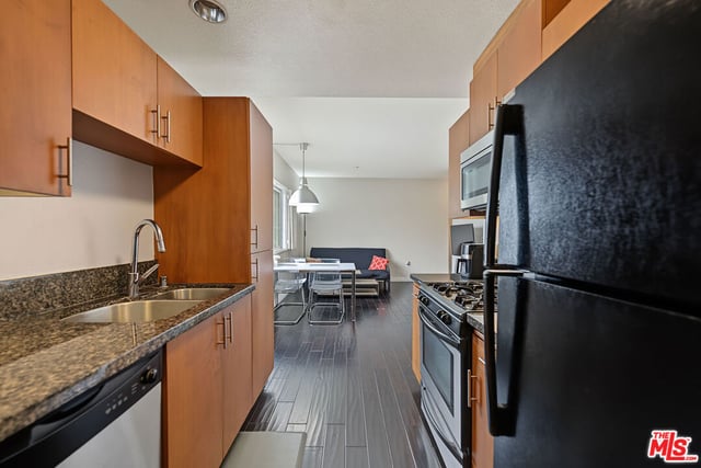 2864 Sunset Place 407, Los Angeles, CA 90005 — photo 16 of 30