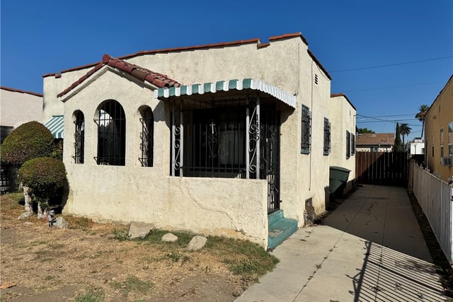 1429 W 62nd, Los Angeles, CA 90047 — photo 2 of 7