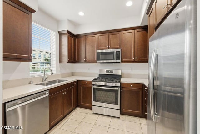 383 Nuez Street, Camarillo, CA 93012 — photo 12 of 27