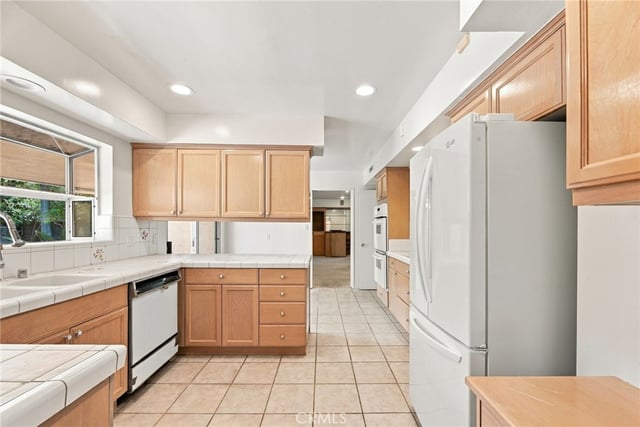6058 Jumilla, Woodland Hills, CA 91367 — photo 10 of 23