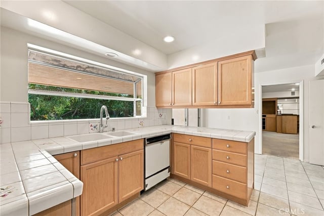 6058 Jumilla, Woodland Hills, CA 91367 — photo 11 of 23