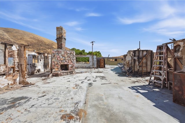 38101 Gorman Post Road, Los Angeles, CA 93243 — photo 3 of 18