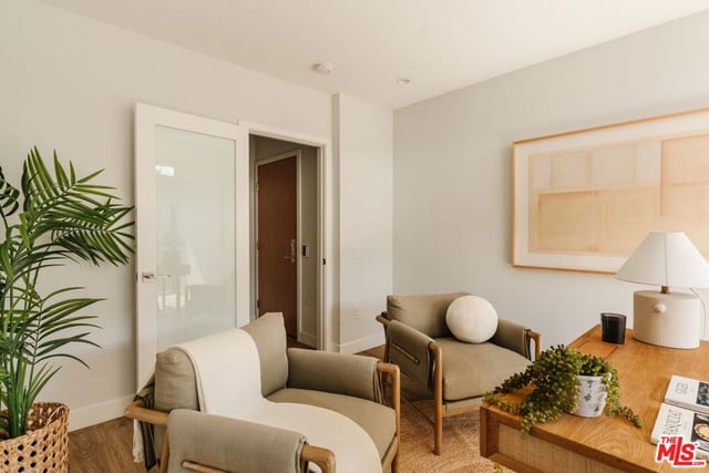 1434 1/2 S Sycamore Avenue, Los Angeles, CA 90019 — photo 10 of 46