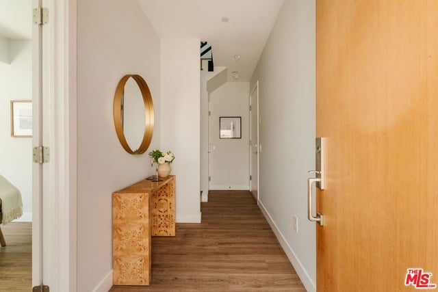 1434 1/2 S Sycamore Avenue, Los Angeles, CA 90019 — photo 11 of 46