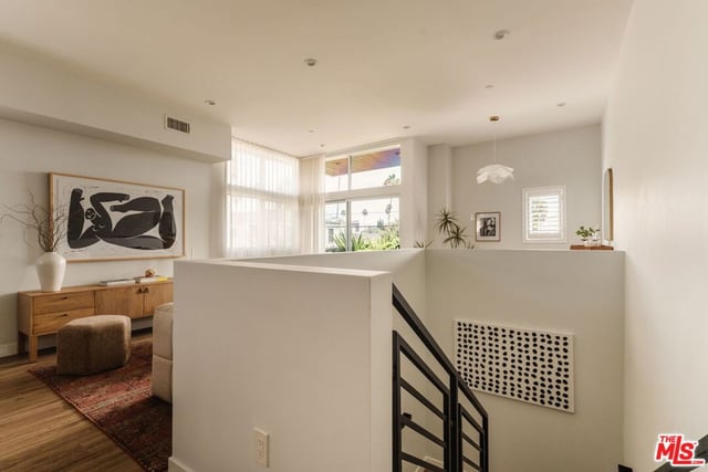 1434 1/2 S Sycamore Avenue, Los Angeles, CA 90019 — photo 13 of 46