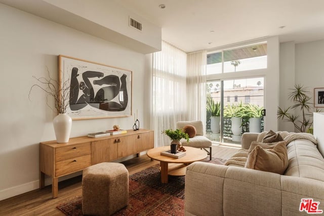 1434 1/2 S Sycamore Avenue, Los Angeles, CA 90019 — photo 15 of 46