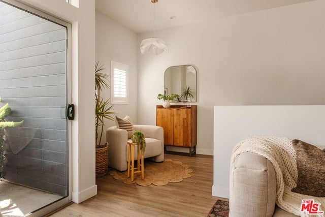 1434 1/2 S Sycamore Avenue, Los Angeles, CA 90019 — photo 17 of 46