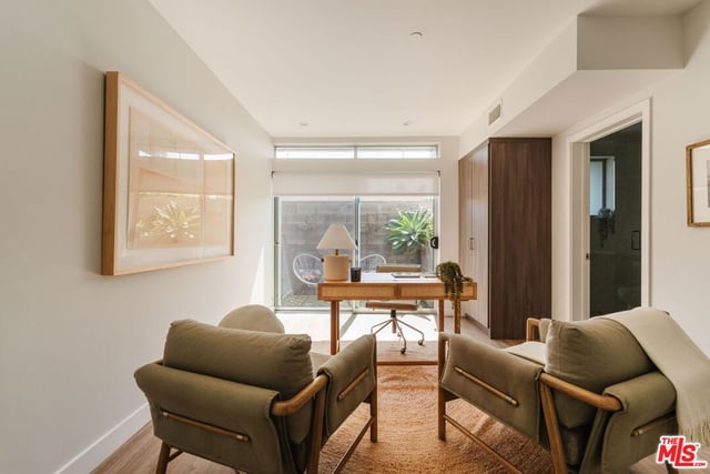 1434 1/2 S Sycamore Avenue, Los Angeles, CA 90019 — photo 4 of 46