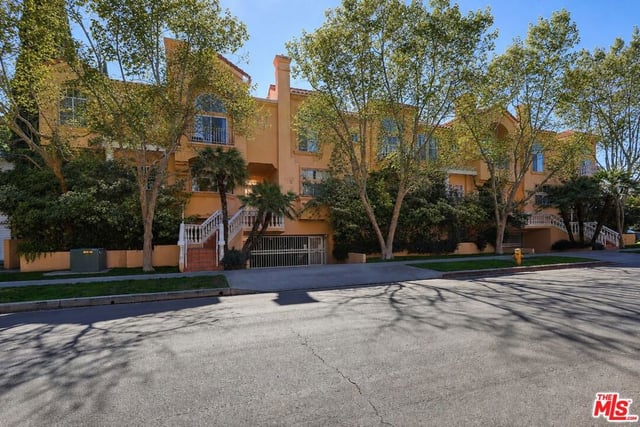 11112 La Maida Street 14, North Hollywood, CA 91601 — photo 3 of 13