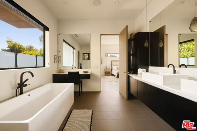 844 N Harper Avenue, Los Angeles, CA 90046 — photo 14 of 32