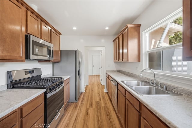 656 W 13th Street, San Pedro, CA 90731 — photo 4 of 10