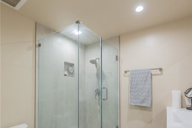 9720 Hayvenhurst, North Hills, CA 91343 — photo 18 of 22
