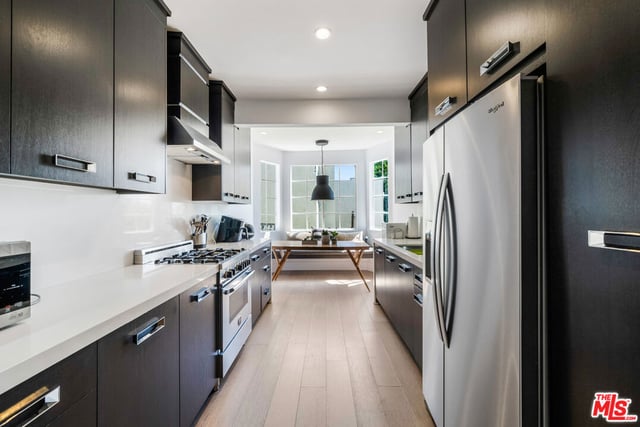 960 N Doheny Drive 301, West Hollywood, CA 90069 — photo 16 of 43