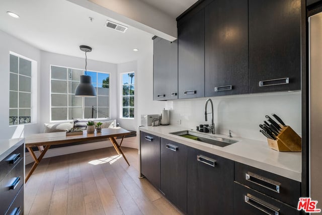 960 N Doheny Drive 301, West Hollywood, CA 90069 — photo 17 of 43