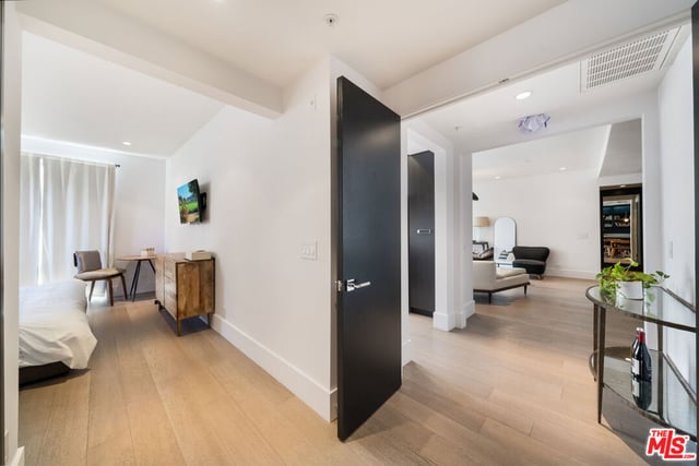 960 N Doheny Drive 301, West Hollywood, CA 90069 — photo 22 of 43