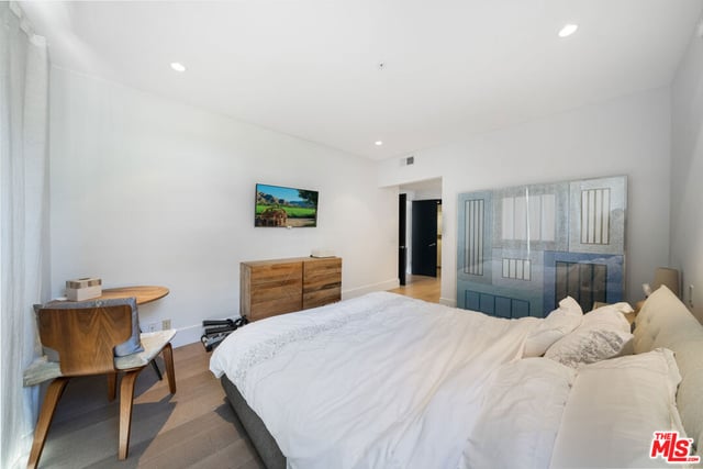 960 N Doheny Drive 301, West Hollywood, CA 90069 — photo 24 of 43