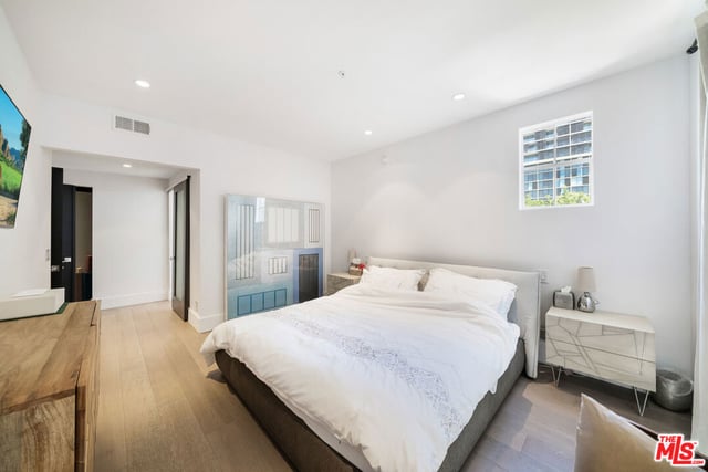 960 N Doheny Drive 301, West Hollywood, CA 90069 — photo 25 of 43