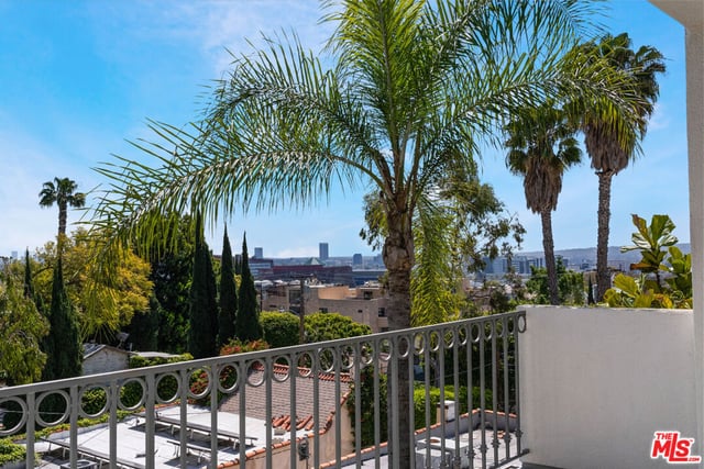 960 N Doheny Drive 301, West Hollywood, CA 90069 — photo 36 of 43