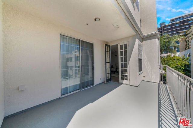 960 N Doheny Drive 301, West Hollywood, CA 90069 — photo 37 of 43