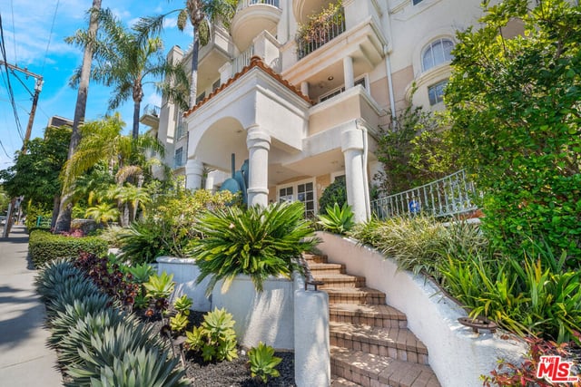 960 N Doheny Drive 301, West Hollywood, CA 90069 — photo 4 of 43