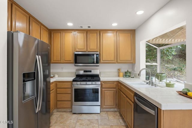 708 Kickapoo Drive, Ventura, CA 93001 — photo 9 of 39