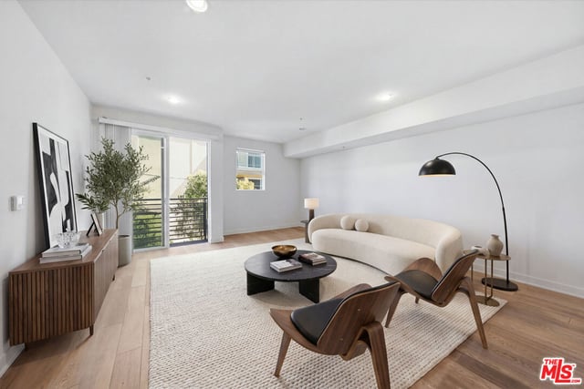 436 S Virgil Avenue 308, Los Angeles, CA 90020 — photo 2 of 16