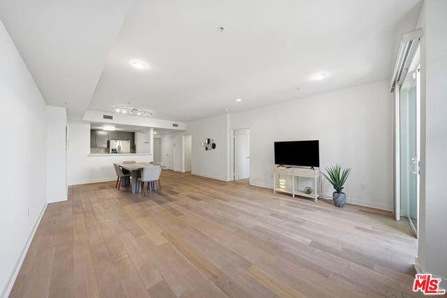436 S Virgil Avenue 308, Los Angeles, CA 90020 — photo 3 of 16