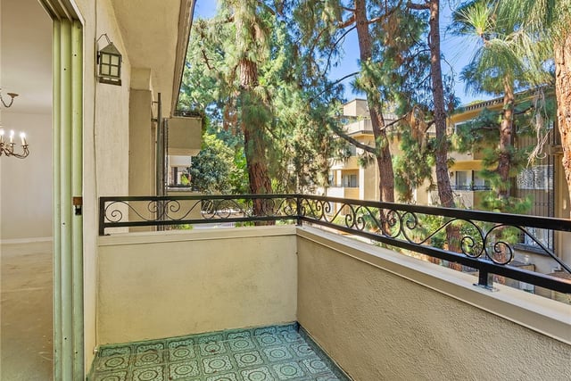 6724 Hillpark Drive 302, Los Angeles, CA 90068 — photo 23 of 42