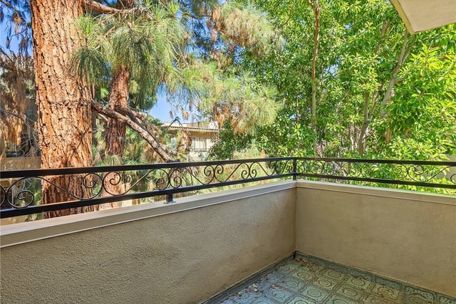 6724 Hillpark Drive 302, Los Angeles, CA 90068 — photo 24 of 42