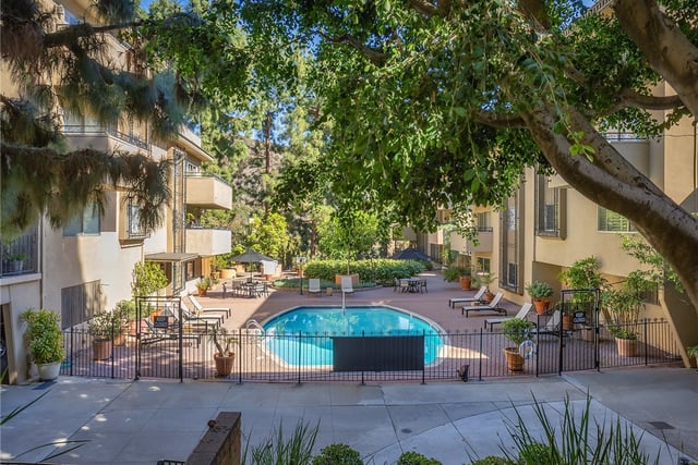 6724 Hillpark Drive 302, Los Angeles, CA 90068 — photo 28 of 42