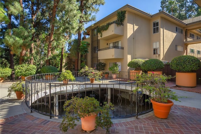 6724 Hillpark Drive 302, Los Angeles, CA 90068 — photo 30 of 42