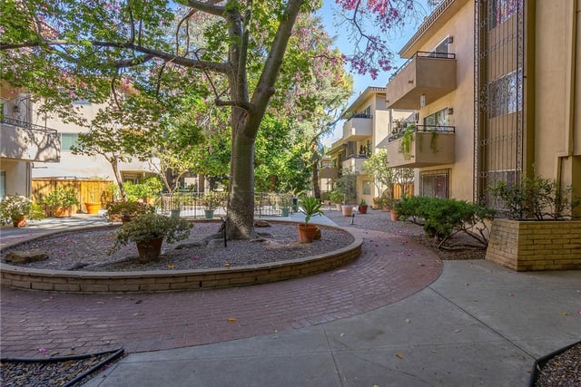 6724 Hillpark Drive 302, Los Angeles, CA 90068 — photo 32 of 42