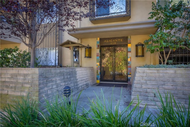 6724 Hillpark Drive 302, Los Angeles, CA 90068 — photo 35 of 42