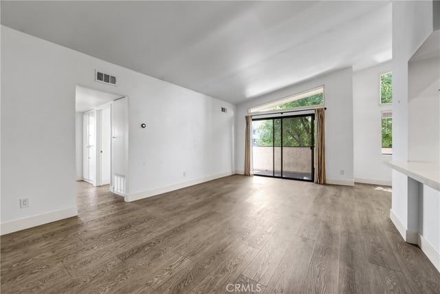 5805 Whitsett Avenue 201, Valley Village, CA 91607 — photo 4 of 27