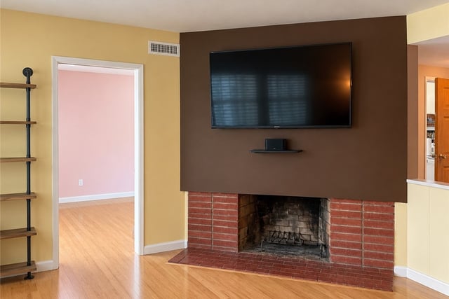 10709 S 8th Avenue, Inglewood, CA 90303 — photo 3 of 28