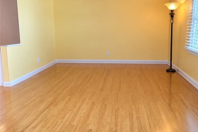 10709 S 8th Avenue, Inglewood, CA 90303 — photo 4 of 28