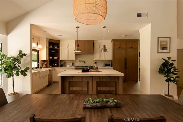5959 Woodland View Drive, Woodland Hills, CA 91367 — photo 14 of 58