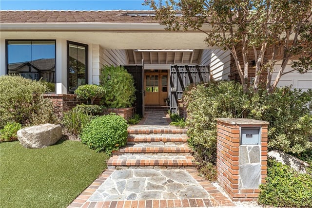 5959 Woodland View Drive, Woodland Hills, CA 91367 — photo 2 of 58