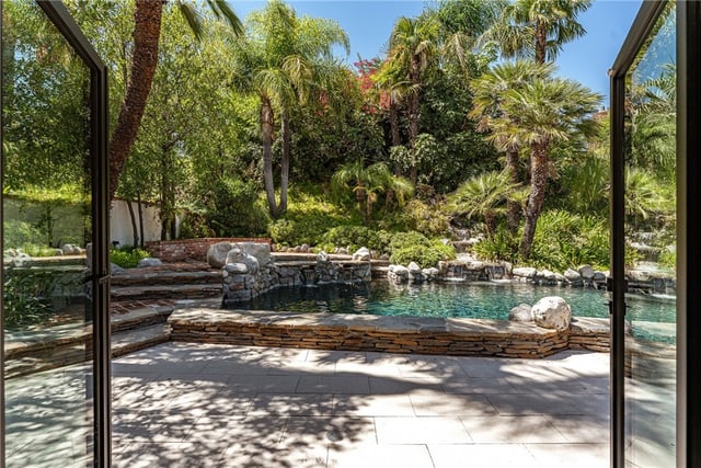 5959 Woodland View Drive, Woodland Hills, CA 91367 — photo 29 of 58