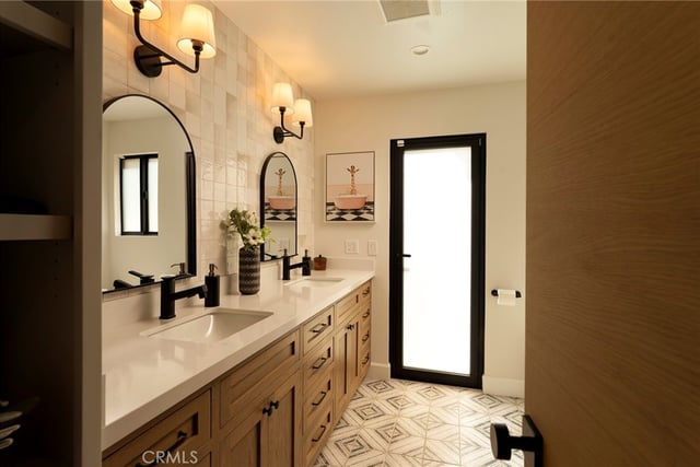 5959 Woodland View Drive, Woodland Hills, CA 91367 — photo 37 of 58