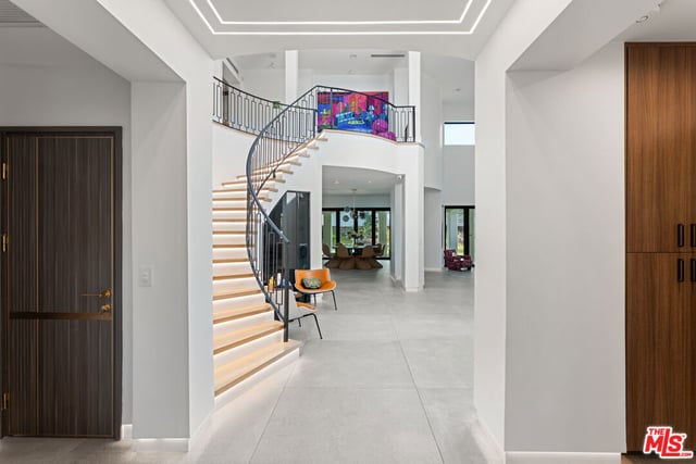 4965 Avenida Oriente, Tarzana, CA 91356 — photo 3 of 34