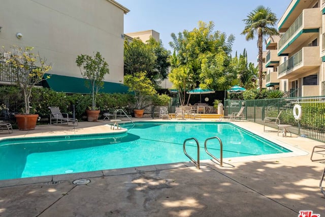 4501 Cedros Avenue 206, Sherman Oaks, CA 91403 — photo 22 of 27