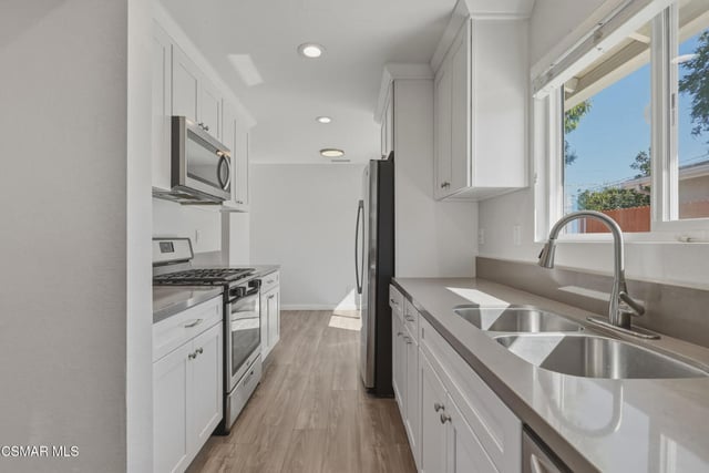 880 E Avenida De Las Flores, Thousand Oaks, CA 91360 — photo 10 of 30