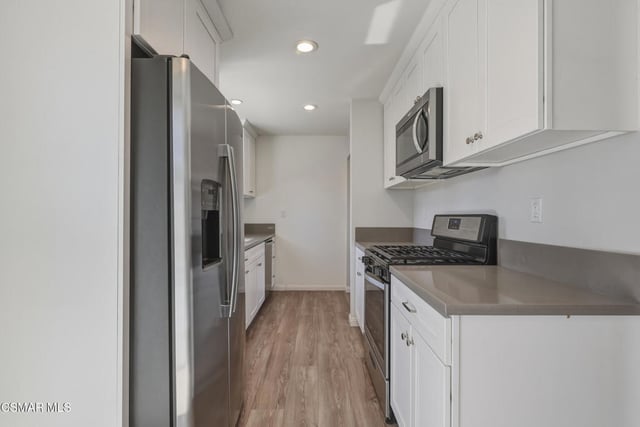880 E Avenida De Las Flores, Thousand Oaks, CA 91360 — photo 12 of 30