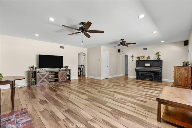 23044 Hilse, Newhall, CA 91321 — photo 12 of 51