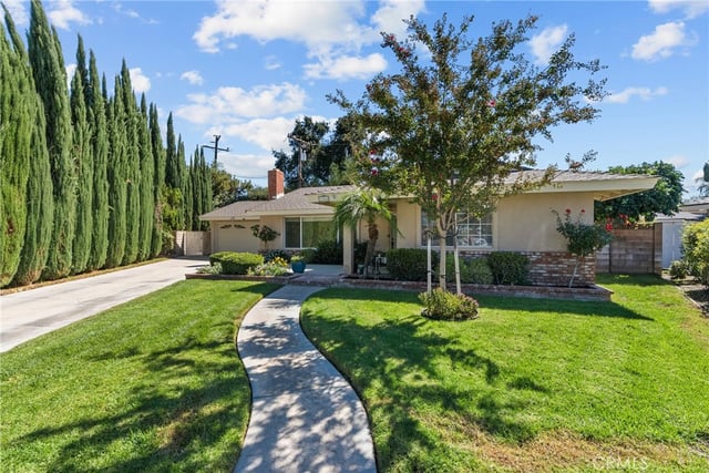 23044 Hilse, Newhall, CA 91321 — photo 4 of 51