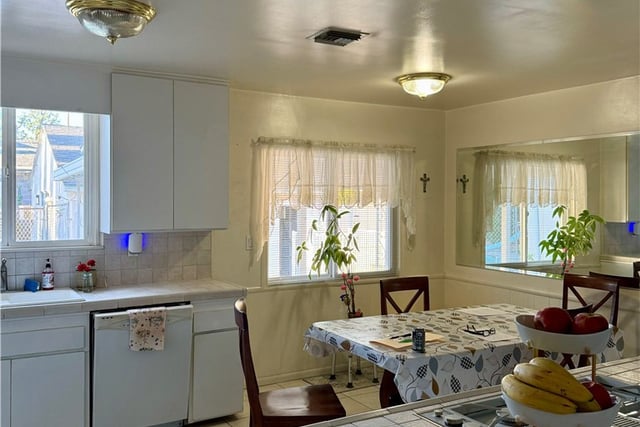 20701 Stagg, Canoga Park, CA 91306 — photo 8 of 19