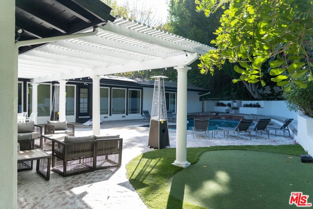 17856 Cathedral Place, Encino, CA 91316 — photo 9 of 11