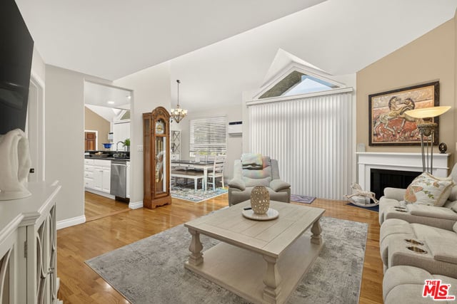 9707 Charnock Avenue 203, Los Angeles, CA 90034 — photo 3 of 34